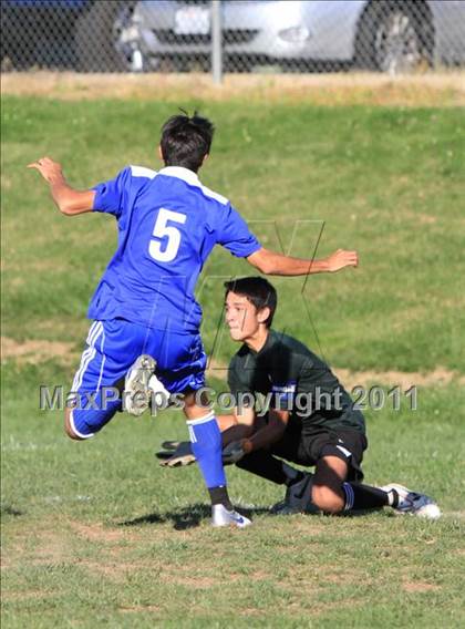 Thumbnail 3 in Capital Christian vs Mesa Verde photogallery.