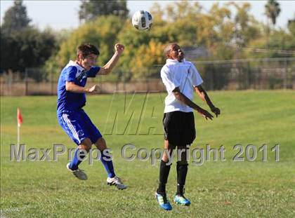Thumbnail 2 in Capital Christian vs Mesa Verde photogallery.