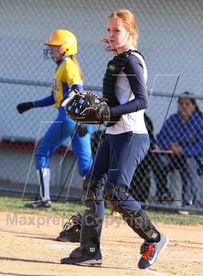 Thumbnail 3 in Shawnee vs Buena photogallery.