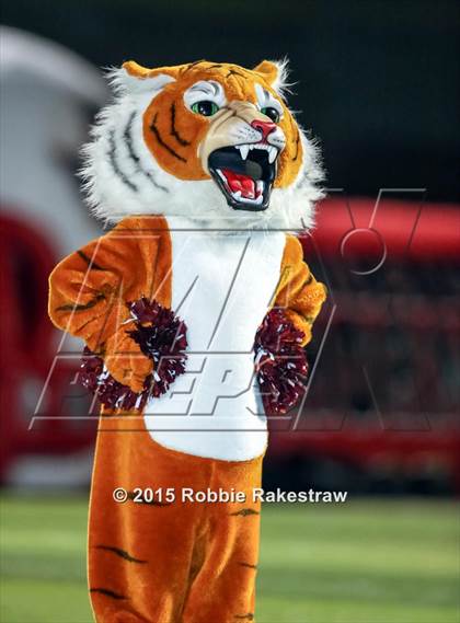 Thumbnail 2 in Tenaha vs. Muenster (UIL 2A Division II Regional Playoff) photogallery.
