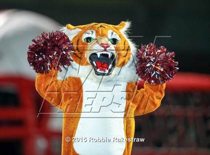 Thumbnail 1 in Tenaha vs. Muenster (UIL 2A Division II Regional Playoff) photogallery.