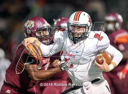 Thumbnail 3 in Tenaha vs. Muenster (UIL 2A Division II Regional Playoff) photogallery.