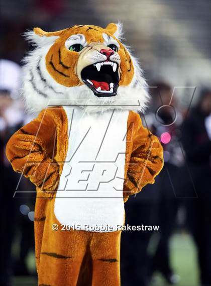 Thumbnail 2 in Tenaha vs. Muenster (UIL 2A Division II Regional Playoff) photogallery.