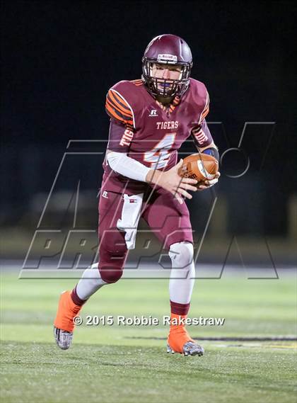 Thumbnail 3 in Tenaha vs. Muenster (UIL 2A Division II Regional Playoff) photogallery.