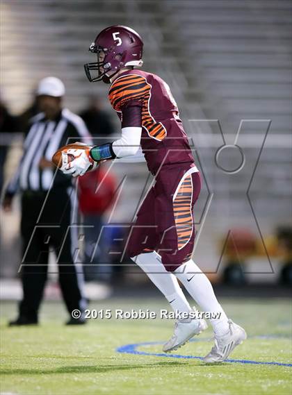 Thumbnail 2 in Tenaha vs. Muenster (UIL 2A Division II Regional Playoff) photogallery.