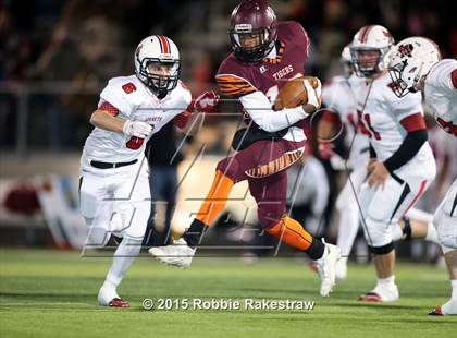 Thumbnail 2 in Tenaha vs. Muenster (UIL 2A Division II Regional Playoff) photogallery.