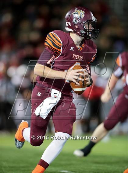 Thumbnail 2 in Tenaha vs. Muenster (UIL 2A Division II Regional Playoff) photogallery.