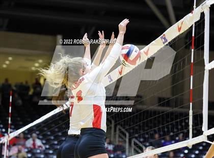 Thumbnail 2 in Columbus vs. Gunter (UIL 3A Semifinal) photogallery.