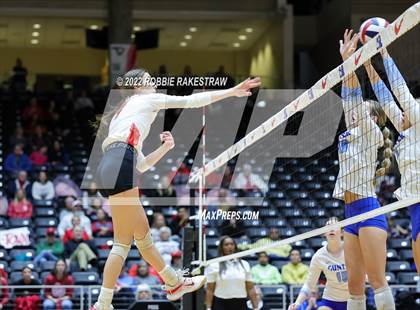 Thumbnail 2 in Columbus vs. Gunter (UIL 3A Semifinal) photogallery.