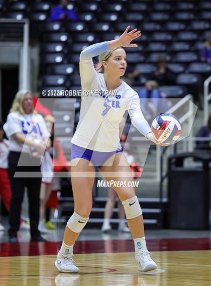 Thumbnail 2 in Columbus vs. Gunter (UIL 3A Semifinal) photogallery.