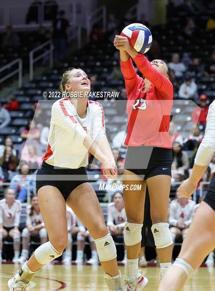 Thumbnail 1 in Columbus vs. Gunter (UIL 3A Semifinal) photogallery.
