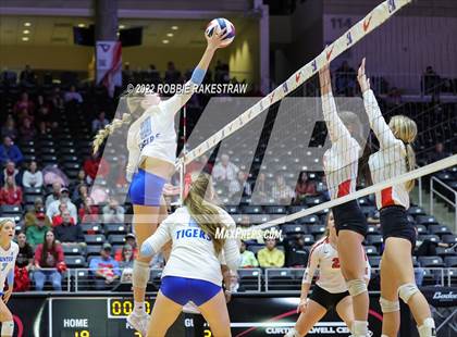 Thumbnail 3 in Columbus vs. Gunter (UIL 3A Semifinal) photogallery.