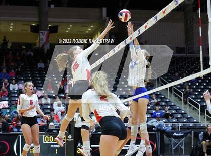 Thumbnail 1 in Columbus vs. Gunter (UIL 3A Semifinal) photogallery.