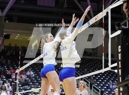Thumbnail 2 in Columbus vs. Gunter (UIL 3A Semifinal) photogallery.