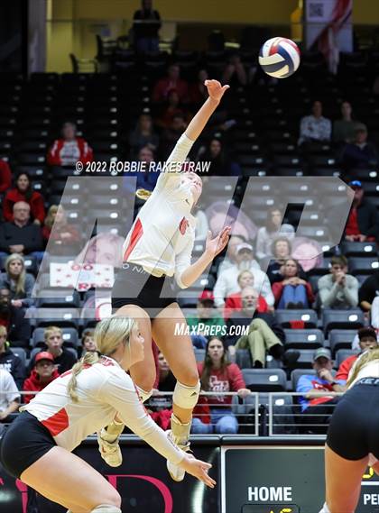Thumbnail 2 in Columbus vs. Gunter (UIL 3A Semifinal) photogallery.