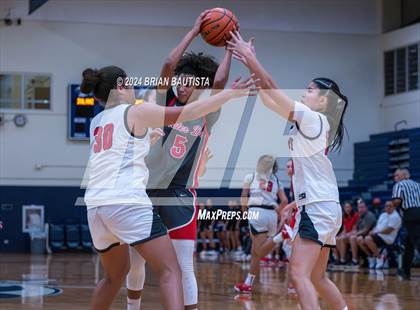 Thumbnail 3 in 'Iolani vs. Mater Dei (Imua Invitational) photogallery.
