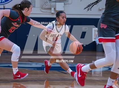 Thumbnail 2 in 'Iolani vs. Mater Dei (Imua Invitational) photogallery.
