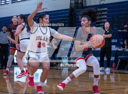 Thumbnail 2 in 'Iolani vs. Mater Dei (Imua Invitational) photogallery.