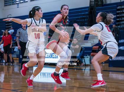 Thumbnail 2 in 'Iolani vs. Mater Dei (Imua Invitational) photogallery.