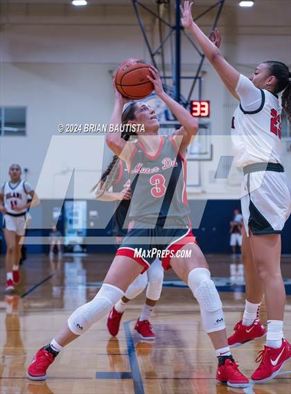 Thumbnail 3 in 'Iolani vs. Mater Dei (Imua Invitational) photogallery.