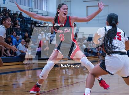 Thumbnail 3 in 'Iolani vs. Mater Dei (Imua Invitational) photogallery.