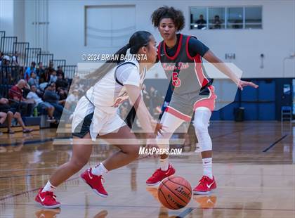 Thumbnail 3 in 'Iolani vs. Mater Dei (Imua Invitational) photogallery.