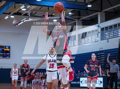 Thumbnail 2 in 'Iolani vs. Mater Dei (Imua Invitational) photogallery.