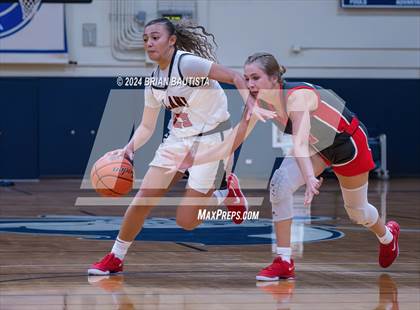 Thumbnail 3 in 'Iolani vs. Mater Dei (Imua Invitational) photogallery.