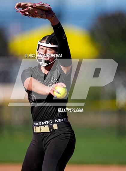 Thumbnail 3 in Palmer Ridge vs. Holy Family (CHSAA 4A Semifinal) photogallery.