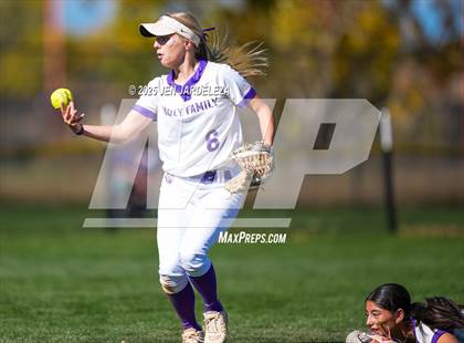 Thumbnail 3 in Palmer Ridge vs. Holy Family (CHSAA 4A Semifinal) photogallery.