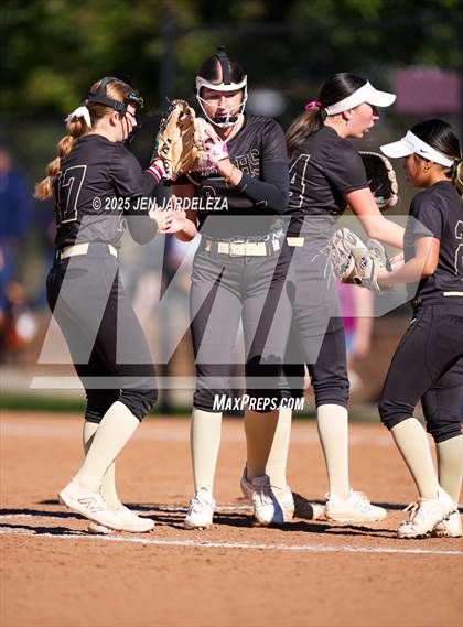 Thumbnail 2 in Palmer Ridge vs. Holy Family (CHSAA 4A Semifinal) photogallery.