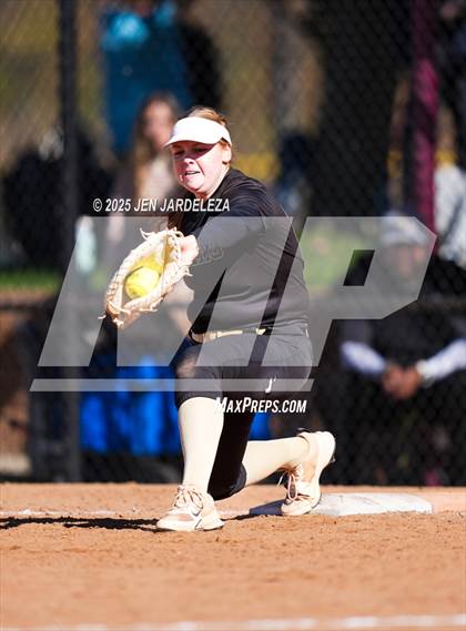 Thumbnail 3 in Palmer Ridge vs. Holy Family (CHSAA 4A Semifinal) photogallery.