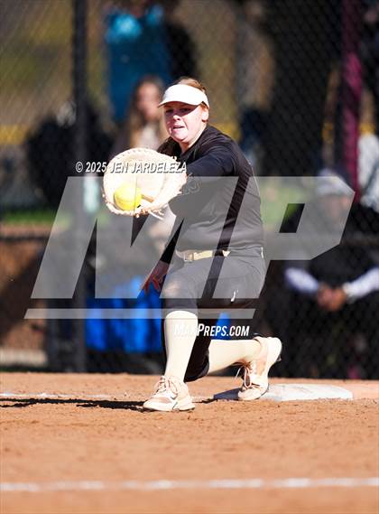 Thumbnail 2 in Palmer Ridge vs. Holy Family (CHSAA 4A Semifinal) photogallery.