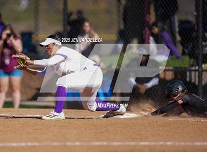 Thumbnail 3 in Palmer Ridge vs. Holy Family (CHSAA 4A Semifinal) photogallery.