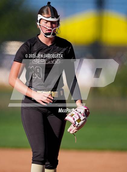 Thumbnail 2 in Palmer Ridge vs. Holy Family (CHSAA 4A Semifinal) photogallery.