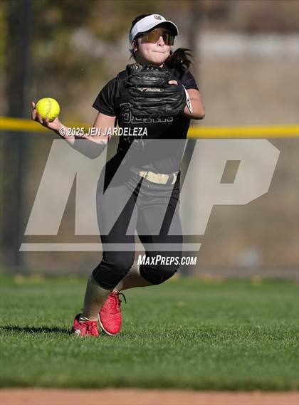 Thumbnail 2 in Palmer Ridge vs. Holy Family (CHSAA 4A Semifinal) photogallery.