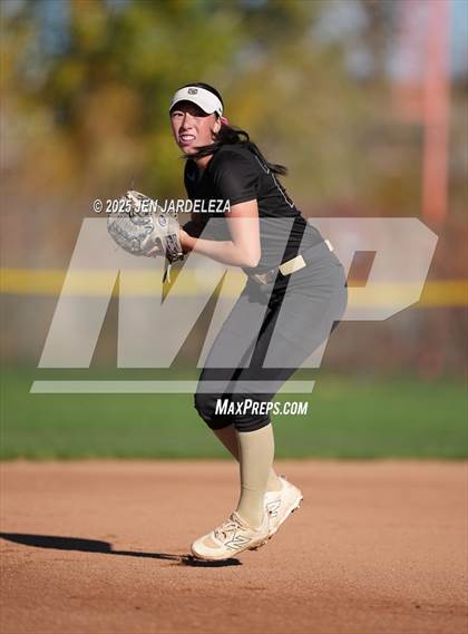 Thumbnail 3 in Palmer Ridge vs. Holy Family (CHSAA 4A Semifinal) photogallery.