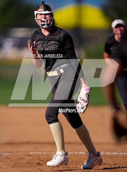 Thumbnail 2 in Palmer Ridge vs. Holy Family (CHSAA 4A Semifinal) photogallery.