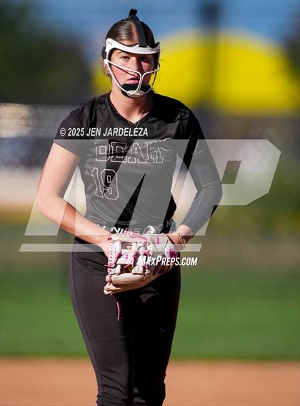 Thumbnail 3 in Palmer Ridge vs. Holy Family (CHSAA 4A Semifinal) photogallery.