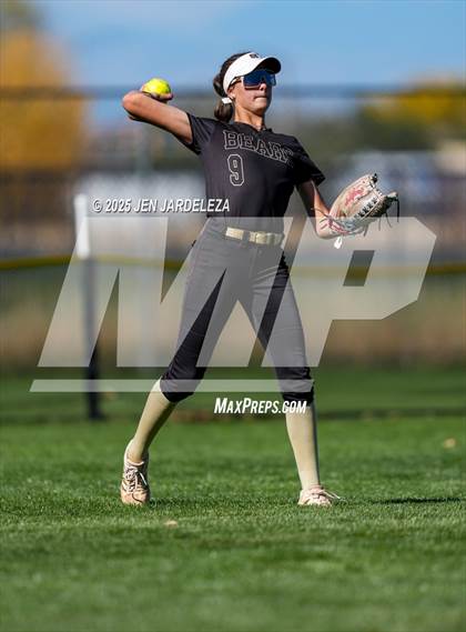 Thumbnail 3 in Palmer Ridge vs. Holy Family (CHSAA 4A Semifinal) photogallery.