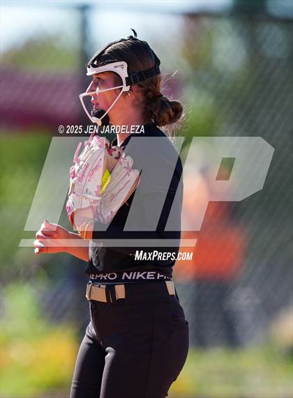 Thumbnail 2 in Palmer Ridge vs. Holy Family (CHSAA 4A Semifinal) photogallery.