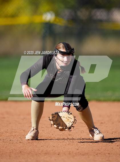 Thumbnail 3 in Palmer Ridge vs. Holy Family (CHSAA 4A Semifinal) photogallery.