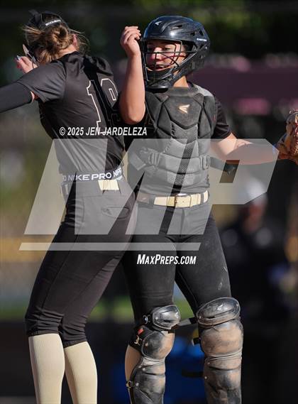 Thumbnail 3 in Palmer Ridge vs. Holy Family (CHSAA 4A Semifinal) photogallery.