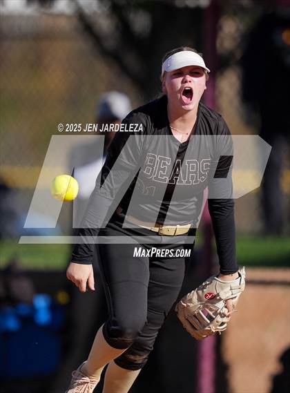 Thumbnail 2 in Palmer Ridge vs. Holy Family (CHSAA 4A Semifinal) photogallery.