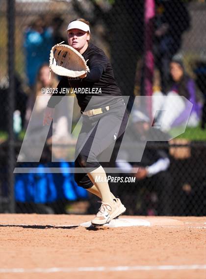 Thumbnail 3 in Palmer Ridge vs. Holy Family (CHSAA 4A Semifinal) photogallery.