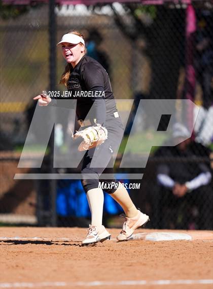 Thumbnail 2 in Palmer Ridge vs. Holy Family (CHSAA 4A Semifinal) photogallery.