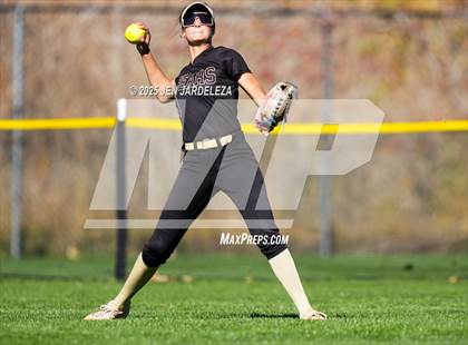 Thumbnail 2 in Palmer Ridge vs. Holy Family (CHSAA 4A Semifinal) photogallery.