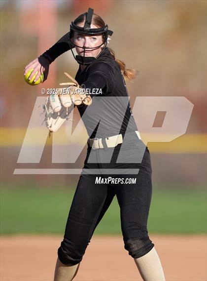 Thumbnail 1 in Palmer Ridge vs. Holy Family (CHSAA 4A Semifinal) photogallery.