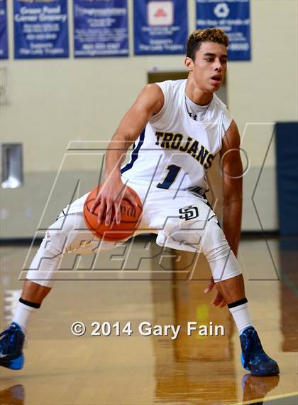 Thumbnail 3 in Cannon County vs Soddy Daisy (Rhea County Christmas Tournament) photogallery.