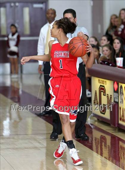 Thumbnail 2 in Atascocita vs. Round Rock (5A Region 2 Area Playoff) photogallery.
